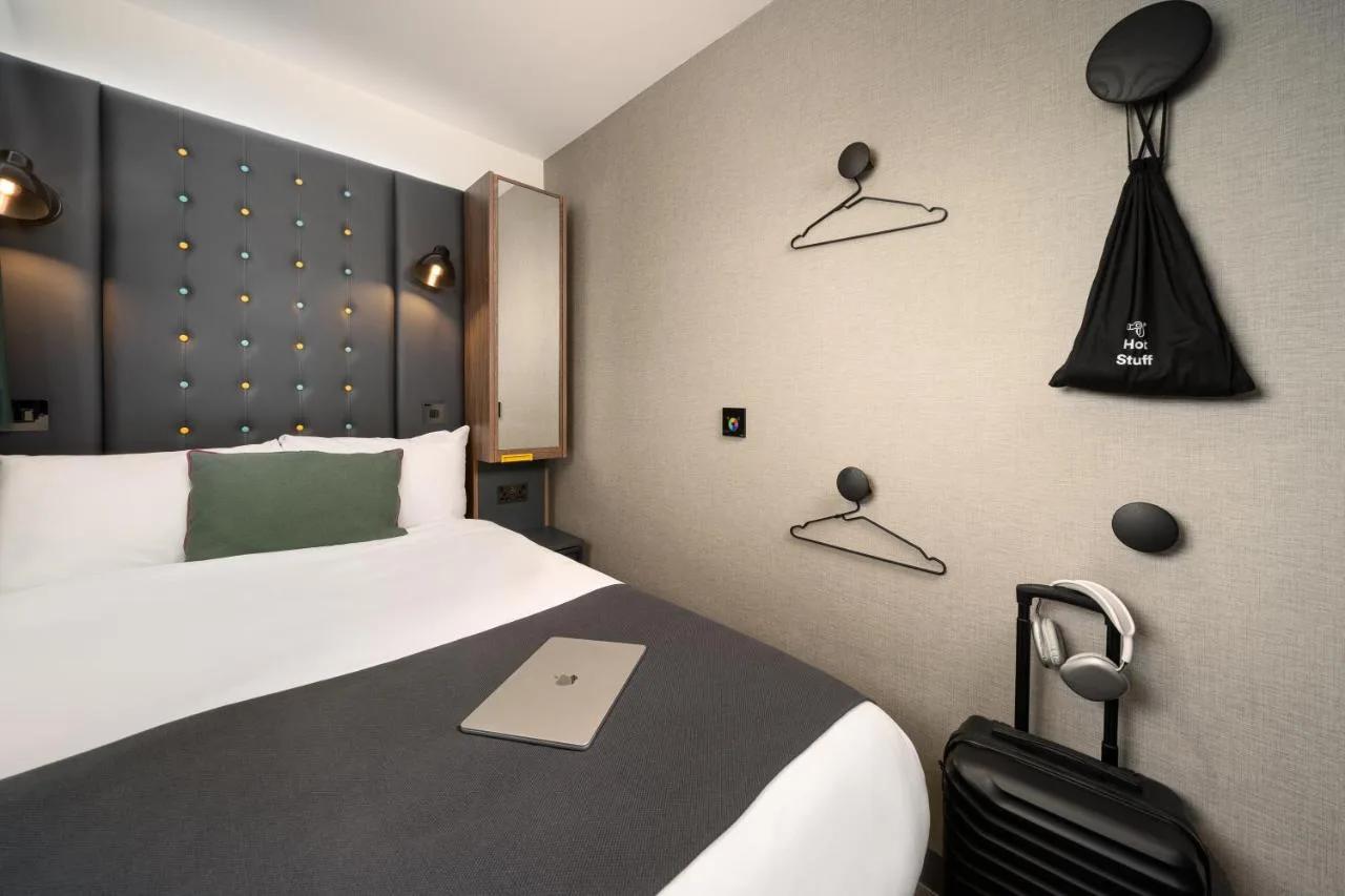 Cozy Double Room no Window